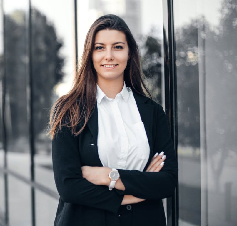 Studium Energie und Gebäudetechnik Beispielbild einer jungen Absolventin