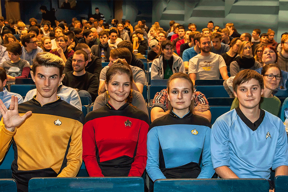 Passend gekleidete Star-Trek-Fans in der „Intergalaktische Vorlesung“.